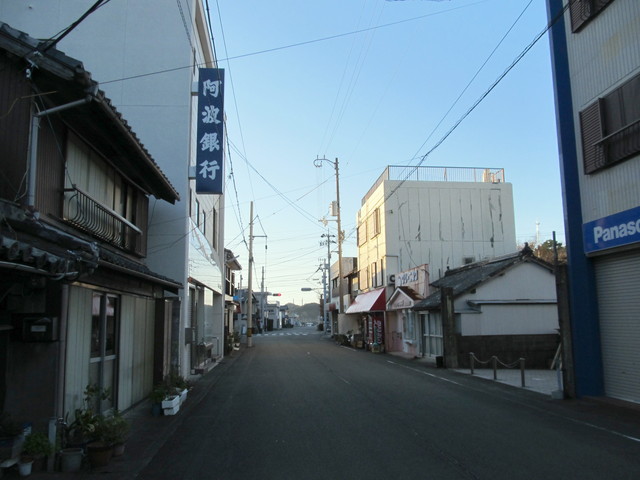 t19_004.jpg